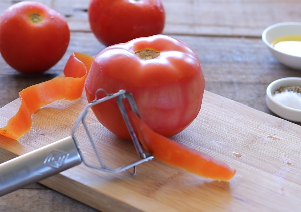 איך לקלף עגבניה_ קרפצ'יו עגבניות מעולה_מנה ראשונה עם עגבניה לאירוח בסטייל (צילום: טליה הדר)_אשת סטייל