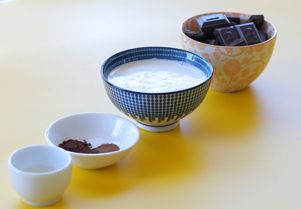 איך להכין קרם שוקולד לציפוי שיצא יותר טעים מתמיד_טיפים פרקטיים_אשת סטייל (צילום: טליה הדר)