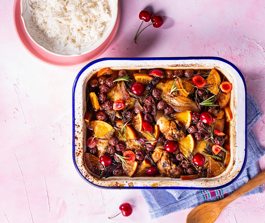 עוף בתנור - עם תפוזים ודובדבנים (משומרים)