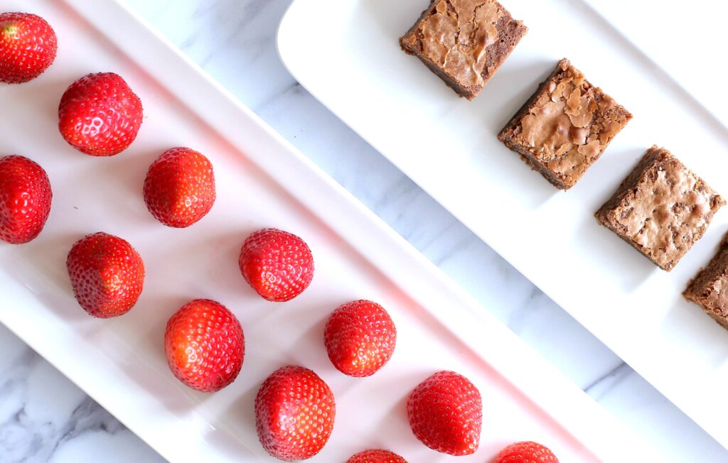 תותים באירוח_ככה פשוט_איך מגישים תותים באירוח_טליה הדר אשת סטייל