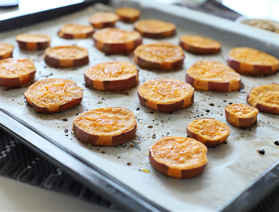 פרוסות בטטה אפויות בתנור_טליה הדר_אשת סטייל_ בלוג אוכל ואירוח